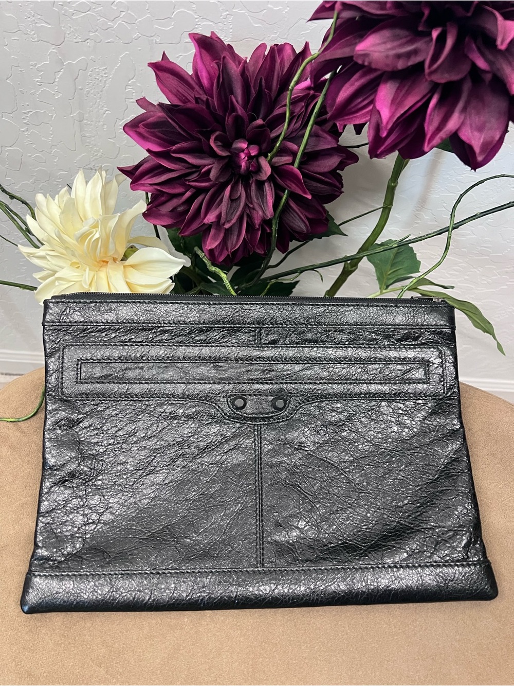 BALENCIAGA CITY CLIP LEATHER CLUTCH  Women Bags . VERY GOOD CONDITION